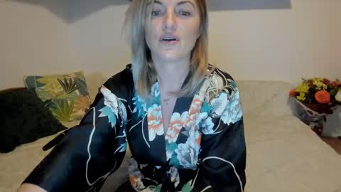 Snapshot of jadore_able82 chatting on 02.15.25 elena online show from 02.15.25