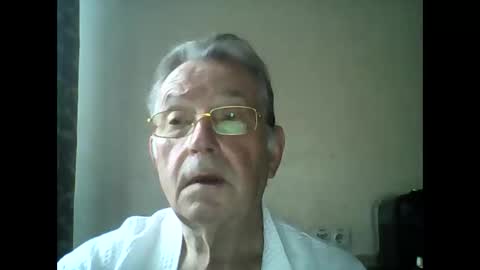 Snapshot of jahanc01 chatting on 09.30.25 Malko online show from 09.30.25