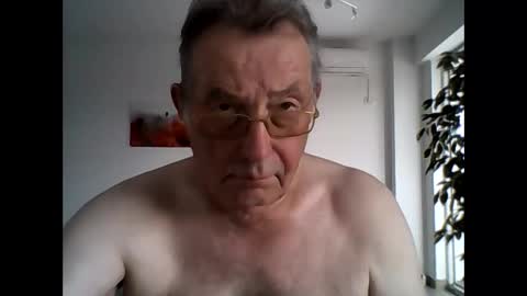 Snapshot of jahanc01 chatting on 10.09.25 Malko online show from 10.09.25