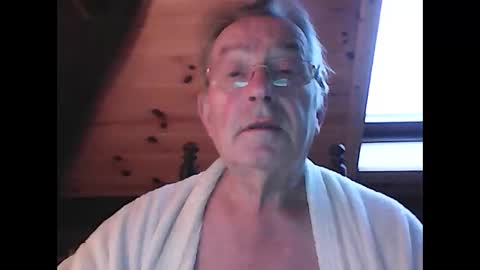 Snapshot of jahanc01 chatting on 10.23.25 Malko online show from 10.23.25