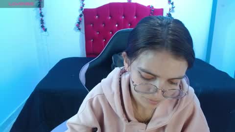 Snapshot of jaide412638 chatting on 05.27.26 jaide412638 online show from 05.27.26