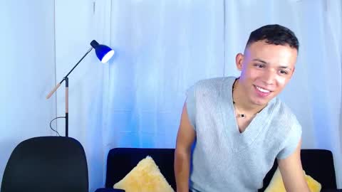 Snapshot of jakee_18 chatting on 12.04.25 Jake online show from 12.04.25