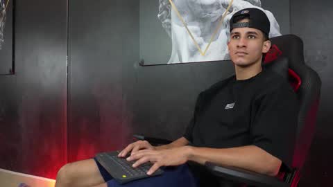 Snapshot of jakemoxley chatting on 11.07.25 JakeMoxley online show from 11.07.25