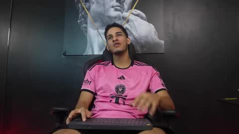 Snapshot of jakemoxley chatting on 11.30.25 JakeMoxley online show from 11.30.25