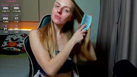 Snapshot of jam_cream chatting on 10.31.25 Sofia online show from 10.31.25