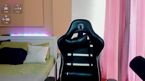 Snapshot of jam_cream chatting on 11.04.25 Sofia online show from 11.04.25