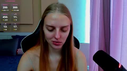 Snapshot of jam_cream chatting on 11.13.25 Sofia online show from 11.13.25