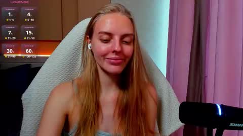 Snapshot of jam_cream chatting on 11.16.25 Sofia online show from 11.16.25