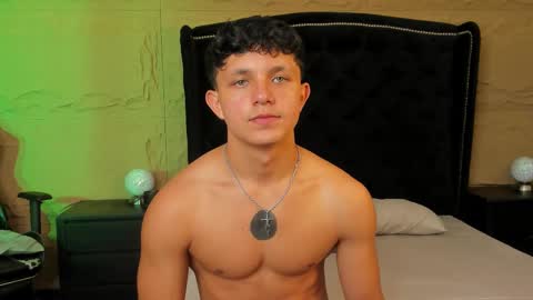 Snapshot of jamesgolden_ chatting on 11.26.25 jamesgolden_ online show from 11.26.25