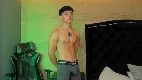 Snapshot of jamesgolden_ chatting on 11.27.25 jamesgolden_ online show from 11.27.25