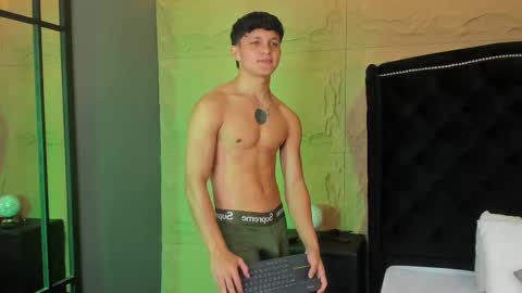 Snapshot of jamesgolden_ chatting on 12.02.25 jamesgolden_ online show from 12.02.25