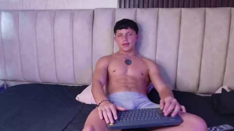 Snapshot of jamesgolden_ chatting on 12.03.25 jamesgolden_ online show from 12.03.25