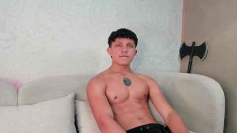 Snapshot of jamesgolden_ chatting on 12.05.25 jamesgolden_ online show from 12.05.25