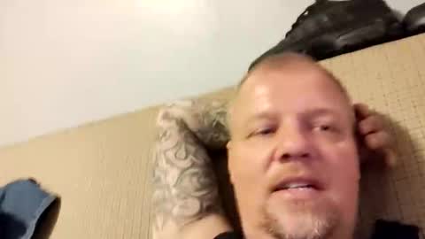 Snapshot of jamestammy2025williams chatting on 12.17.25 jamestammy2025williams online show from 12.17.25