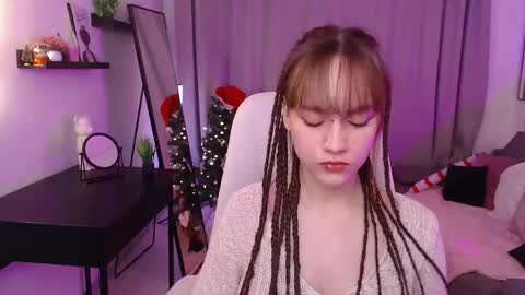 Snapshot of jamie_chung chatting on 12.23.25 jamie_chung online show from 12.23.25