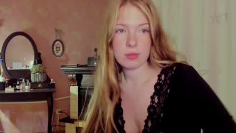 Snapshot of jane_and_star chatting on 10.10.25 Star online show from 10.10.25