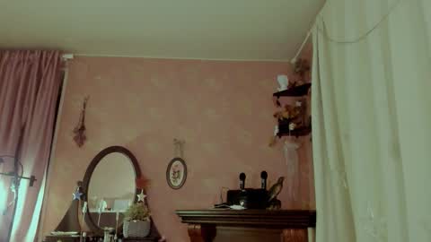 Snapshot of jane_and_star chatting on 10.23.25 Star online show from 10.23.25