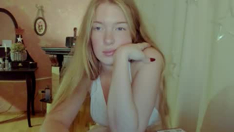 Snapshot of jane_and_star chatting on 10.25.25 Star online show from 10.25.25