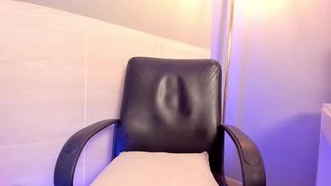 Snapshot of janecullen chatting on 02.14.25 JANE online show from 02.14.25