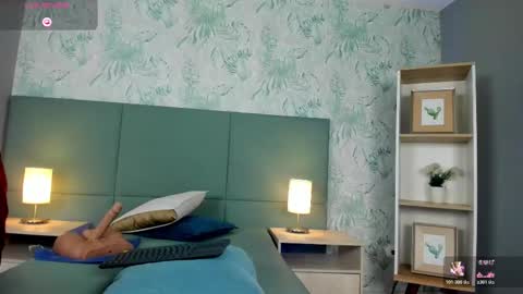 Snapshot of janecullen chatting on 11.21.25 JANE online show from 11.21.25