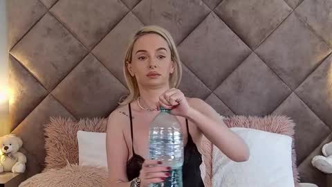 Snapshot of jaquelinemerlot chatting on 02.03.25 jaquelinemerlot online show from 02.03.25