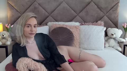 Snapshot of jaquelinemerlot chatting on 03.06.25 jaquelinemerlot online show from 03.06.25