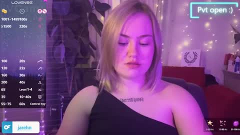 Snapshot of jarehn chatting on 09.09.25 Jaren online show from 09.09.25