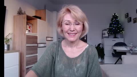 Snapshot of jasmin18v chatting on 01.03.25 Jasmin room for people 40 online show from 01.03.25