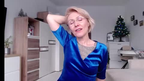Snapshot of jasmin18v chatting on 01.05.25 Jasmin room for people 40 online show from 01.05.25
