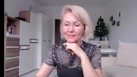 Snapshot of jasmin18v chatting on 01.12.25 Jasmin room for people 40 online show from 01.12.25