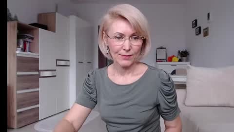Snapshot of jasmin18v chatting on 01.27.25 Jasmin room for people 40 online show from 01.27.25