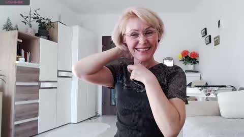Snapshot of jasmin18v chatting on 02.16.25 Jasmin room for people 40 online show from 02.16.25