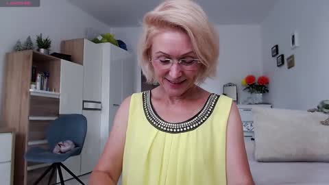 Snapshot of jasmin18v chatting on 09.10.25 Jasmin room for people 40 online show from 09.10.25