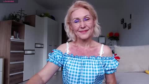 Snapshot of jasmin18v chatting on 10.08.25 Jasmin room for people 40 online show from 10.08.25