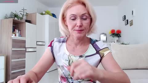 Snapshot of jasmin18v chatting on 10.18.25 Jasmin room for people 40 online show from 10.18.25