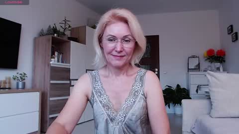 Snapshot of jasmin18v chatting on 10.24.25 Jasmin room for people 40 online show from 10.24.25