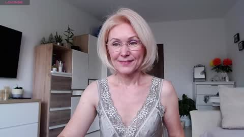 Snapshot of jasmin18v chatting on 10.31.25 Jasmin room for people 40 online show from 10.31.25