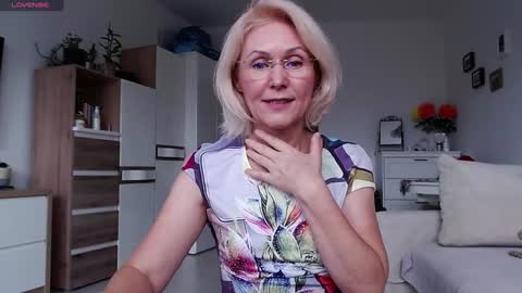 Snapshot of jasmin18v chatting on 11.02.25 Jasmin room for people 40 online show from 11.02.25