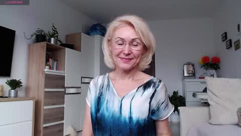 Snapshot of jasmin18v chatting on 11.14.25 Jasmin room for people 40 online show from 11.14.25