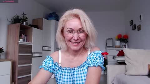 Snapshot of jasmin18v chatting on 11.16.25 Jasmin room for people 40 online show from 11.16.25