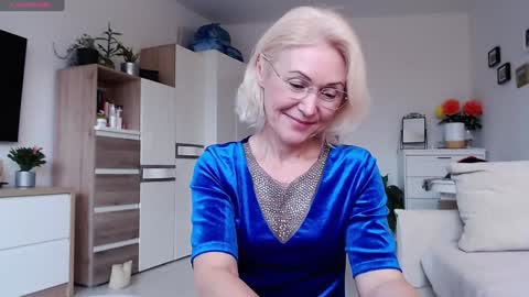 Snapshot of jasmin18v chatting on 11.18.25 Jasmin room for people 40 online show from 11.18.25
