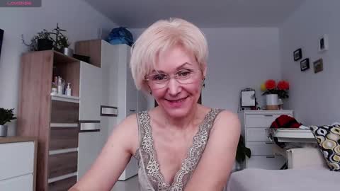 Snapshot of jasmin18v chatting on 11.29.25 Jasmin room for people 40 online show from 11.29.25