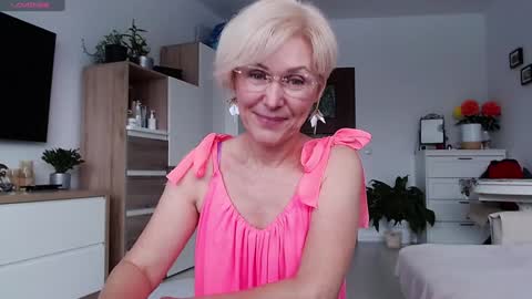 Snapshot of jasmin18v chatting on 11.30.25 Jasmin room for people 40 online show from 11.30.25