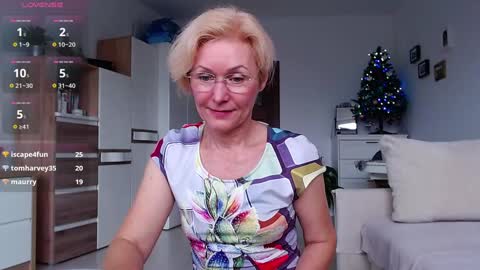 Snapshot of jasmin18v chatting on 12.20.25 Jasmin room for people 40 online show from 12.20.25