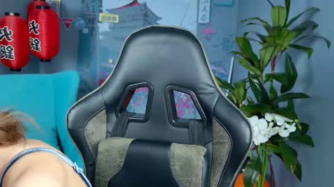 Snapshot of jasminemilko chatting on 11.18.25 Jasmine online show from 11.18.25