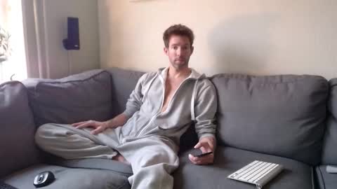 Snapshot of jasonberg29 chatting on 12.14.25 Jason online show from 12.14.25