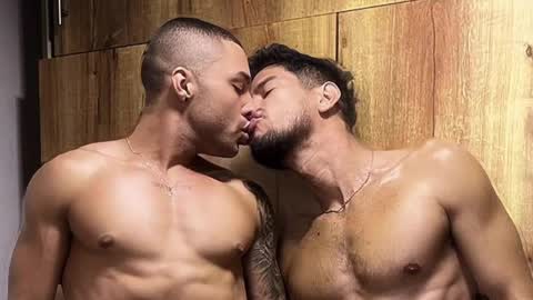 Snapshot of javiercarrera222 chatting on 02.16.25 Javier online show from 02.16.25