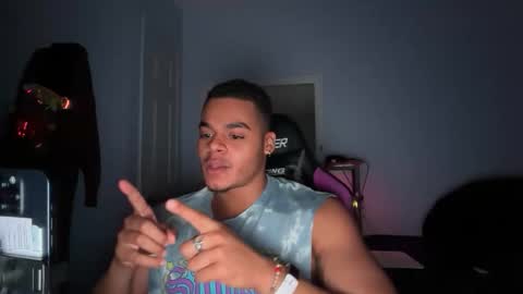 Snapshot of javiricorich chatting on 11.08.25 javiSdick online show from 11.08.25