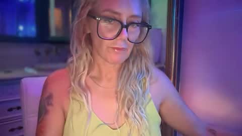 Snapshot of javlovesu chatting on 10.26.25 JAV online show from 10.26.25