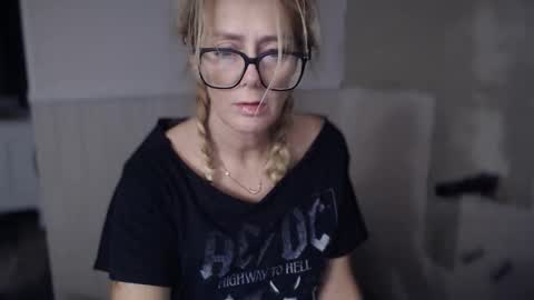 Snapshot of javlovesu chatting on 12.01.25 JAV online show from 12.01.25